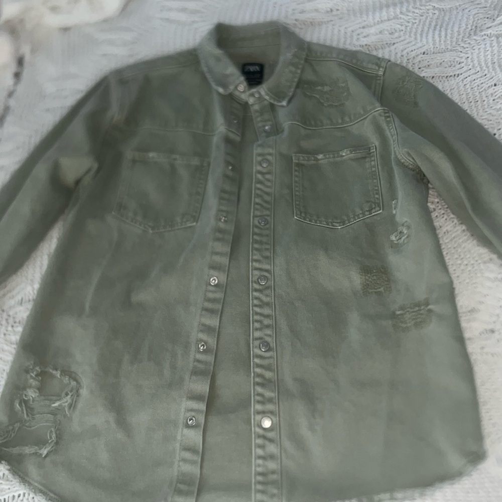 ZARA Relaxed fit denim jacket. P2P 21 no stretch‎